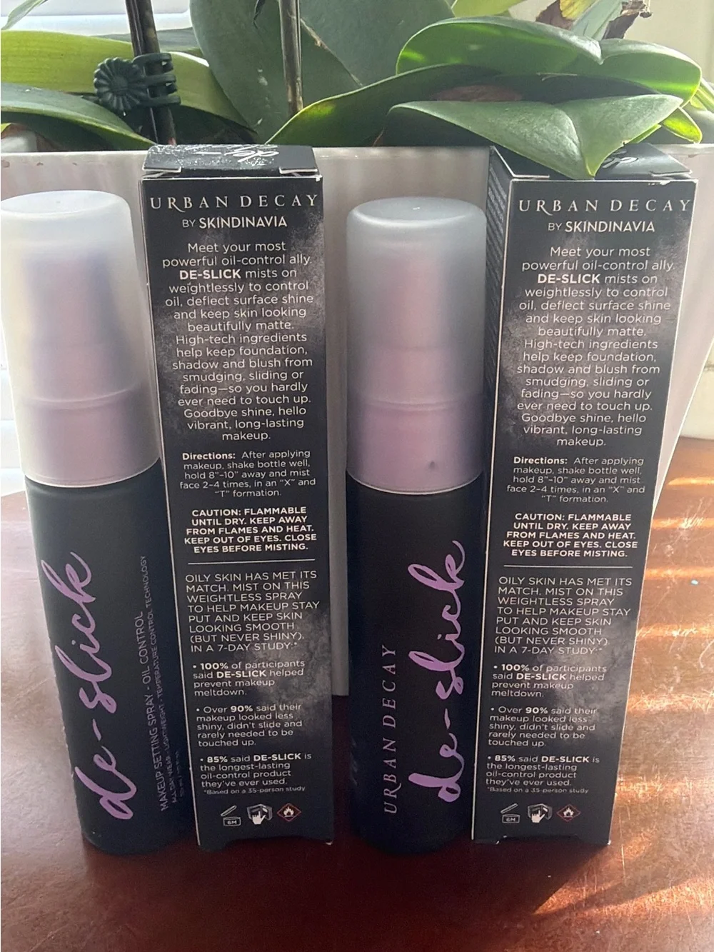 Urban Decay de-slick Makeup Setting Spray — Black with Purple Text